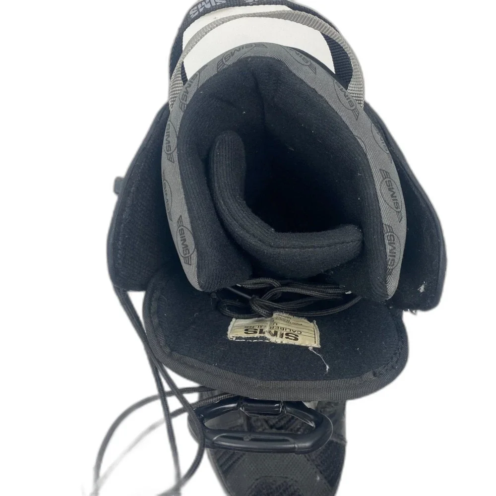 Sims Snowboarding Boots Men's Size 8 in Black with EZ Release Tightening Cord